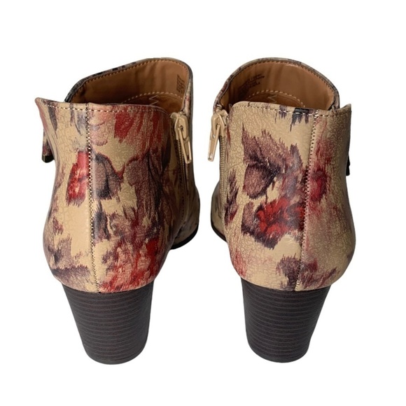 NEW STYLE & CO. Tan Floral Boots Size 8 Medium - Picture 3 of 8